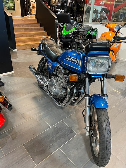 Suzuki GSX 750 2 of 7