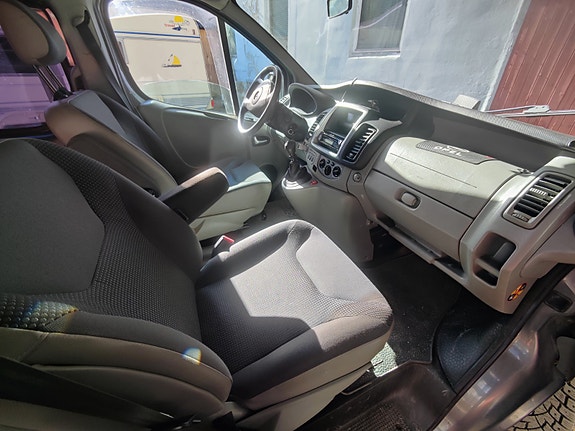 Opel Vivaro 19 of 23
