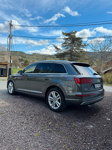 Audi Q7 3 of 14