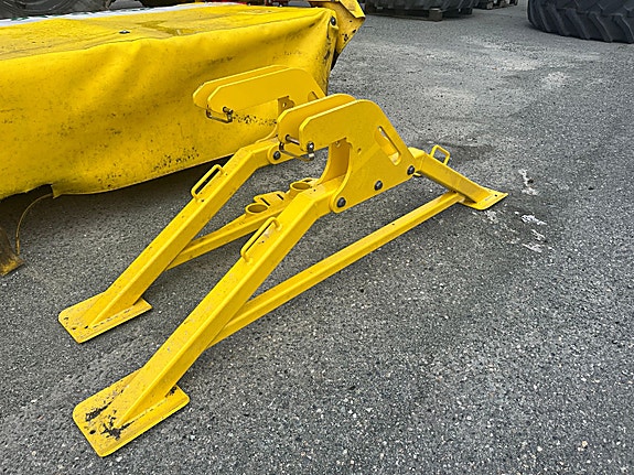 Pöttinger Novacat 352V bakmontert slåmaskin
