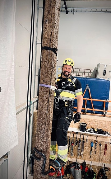 Arne Carolius Hagerup, vår IT Operations & Security Lead / Field Technician, under klatretrening på Tranamarka.