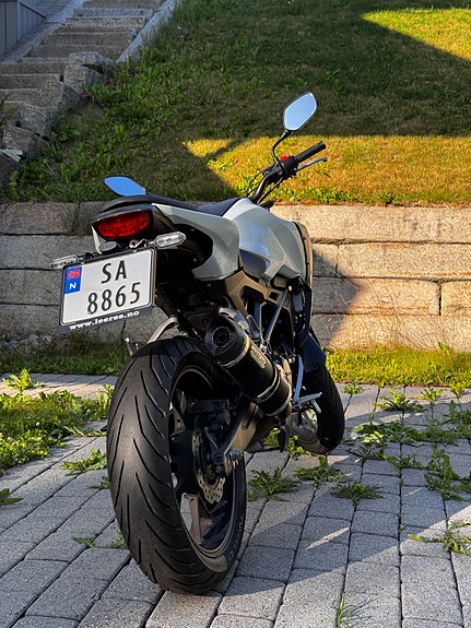 Honda CB 125 R 4 of 9
