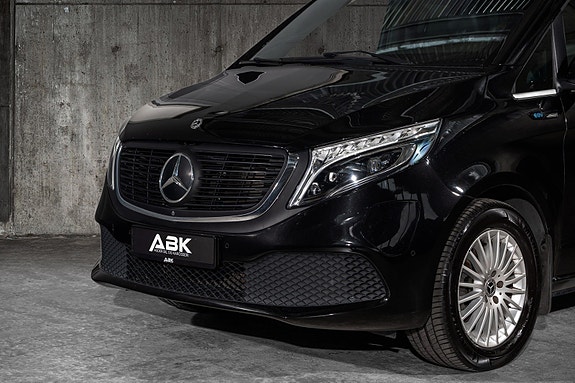Mercedes-Benz EQV300 2 of 5