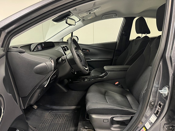 Toyota Prius Plug-in Hybrid 25 of 30