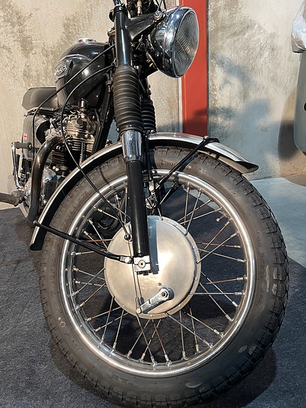 Triumph Bonneville 650 T 120R 3 of 5