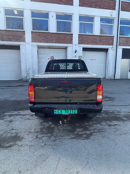 Toyota HiLux 4 of 8
