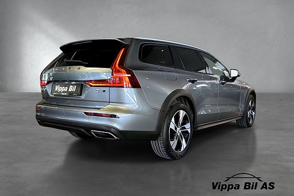 Volvo V60 Cross Country 7 of 30