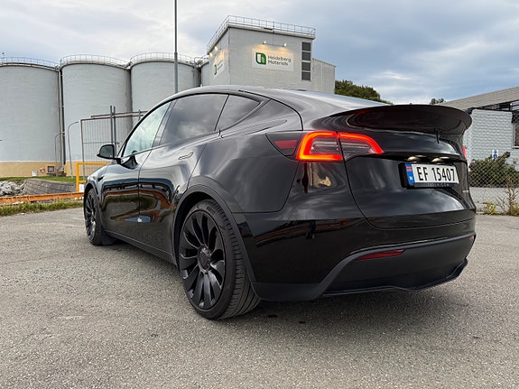 Tesla Model Y 3 of 24