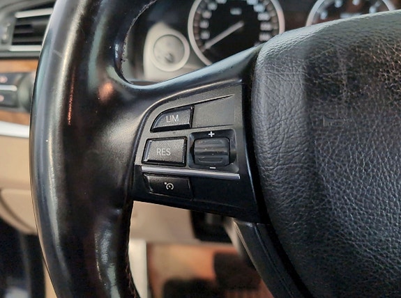 BMW 523i 19 of 30
