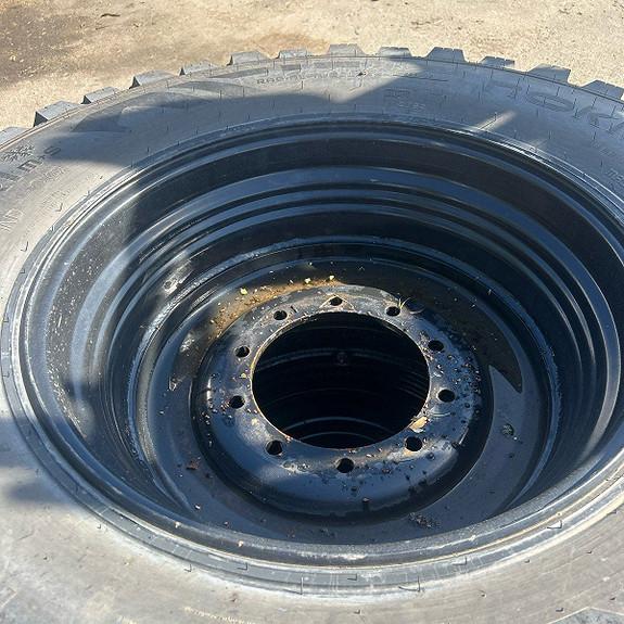 Hakkapelitta Tri 650/65 R42    540/65 R 30