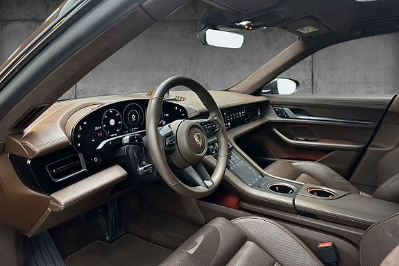 Porsche Taycan 9 of 30