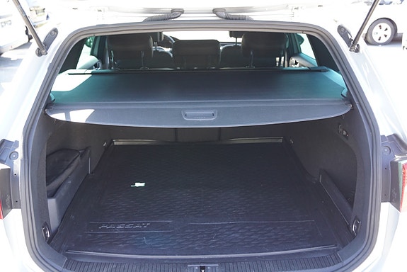 Volkswagen Passat 13 of 30