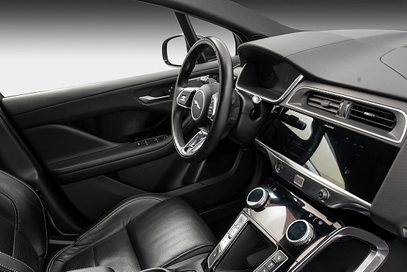 Jaguar I-PACE 13 of 30
