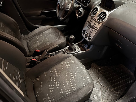 Opel Corsa 11 of 14