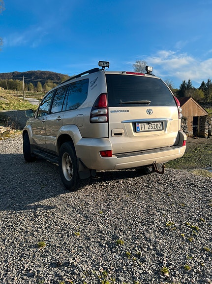 Toyota Land Cruiser 6 of 12
