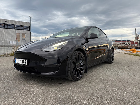 Tesla Model Y 6 of 24