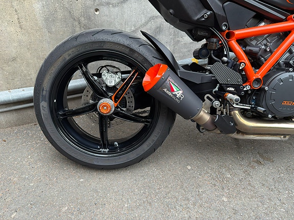 KTM 1290 Super Duke R 9 of 29