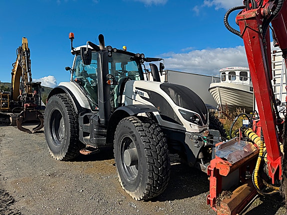 Valtra T214 Versu 2020, kr 1 000 000,-