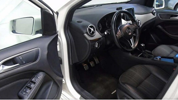 Mercedes-Benz B180 5 of 5