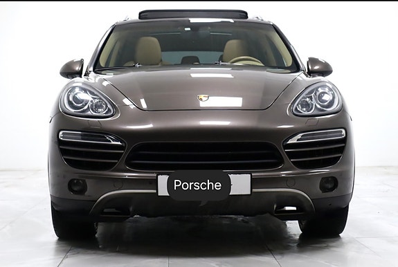 Porsche Cayenne 2 of 22