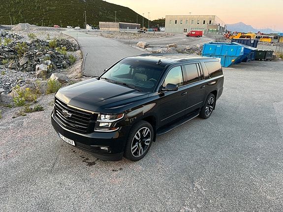 Chevrolet Suburban 2 of 30