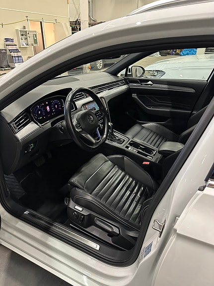 Volkswagen Passat 7 of 28