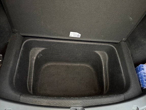 Tesla Model Y 18 of 24