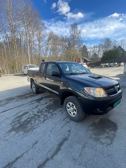 Toyota HiLux 8 of 8