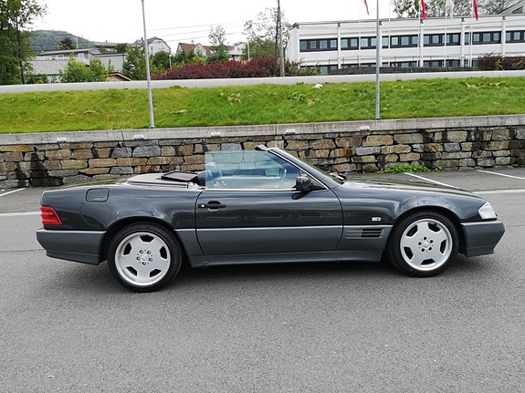 Mercedes-Benz SL300 4 of 5