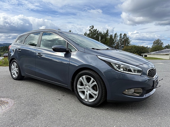Kia Ceed 2 of 5