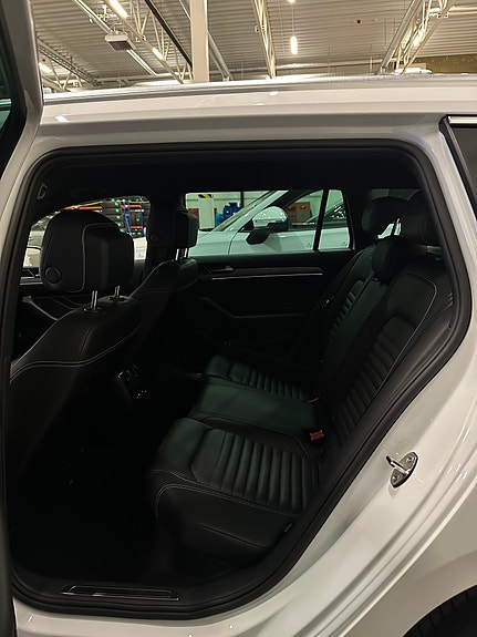 Volkswagen Passat 18 of 28