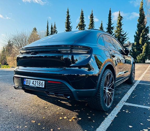 Porsche Macan 7 of 30