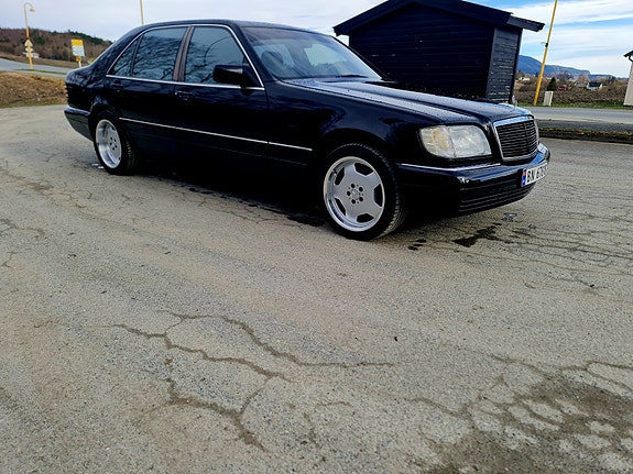 Mercedes-Benz 500 SEL 3 of 5