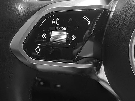 Jaguar I-PACE 23 of 30