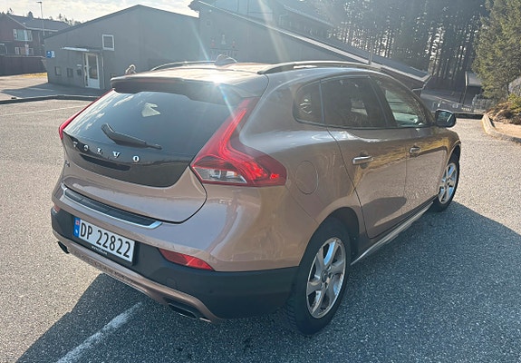 Volvo V40 3 of 18