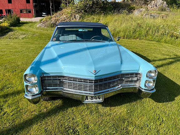 Cadillac Deville 3 of 5
