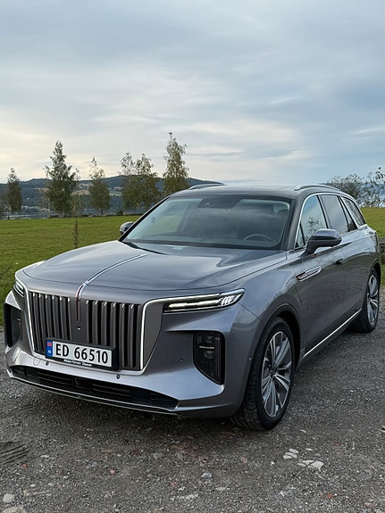 Hongqi E-HS9 3 of 21