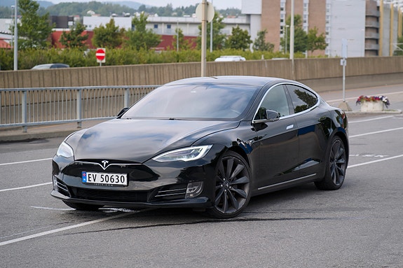 Tesla Model S 7 of 30