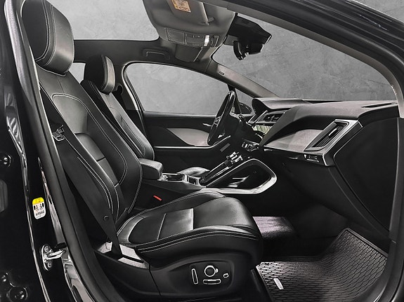 Jaguar I-PACE 16 of 30