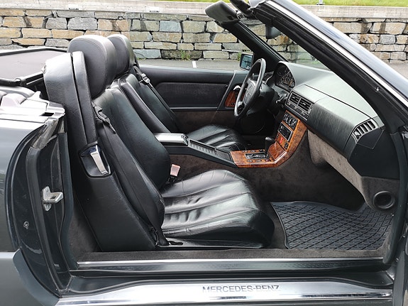 Mercedes-Benz SL300 12 of 26