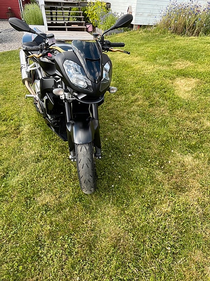 Aprilia Tuono 1000 R 10 of 12