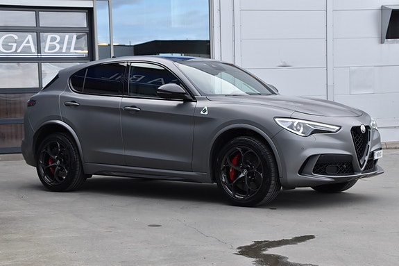 Alfa Romeo Stelvio Quadrifoglio 6 of 30