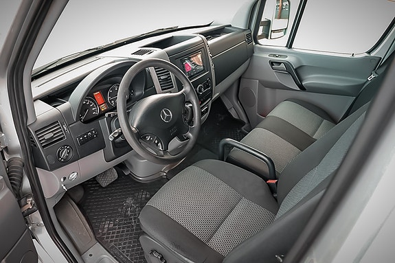 Mercedes-Benz Sprinter 16 of 23