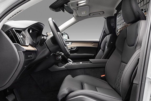 Volvo XC90 10 of 26