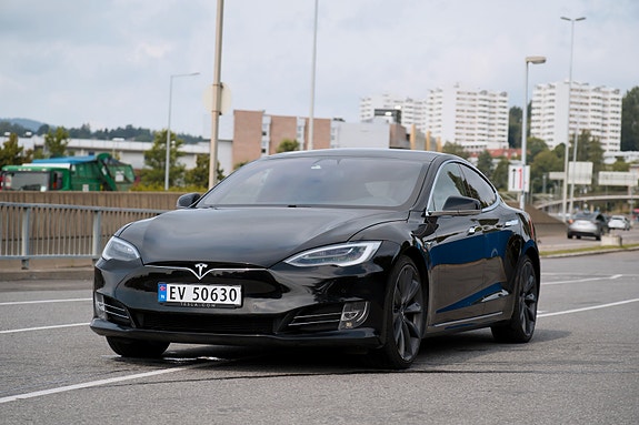 Tesla Model S 3 of 30