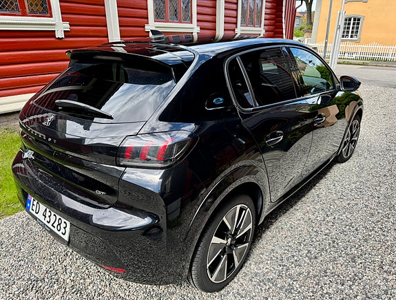 Peugeot 208 4 of 10