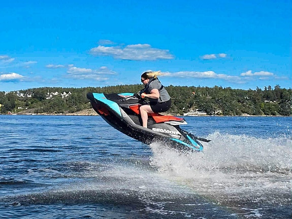2 stk SeaDoo Spark Trixx med Respo dobbelhenger! Kan selge kun en scooter også! 6 of 13
