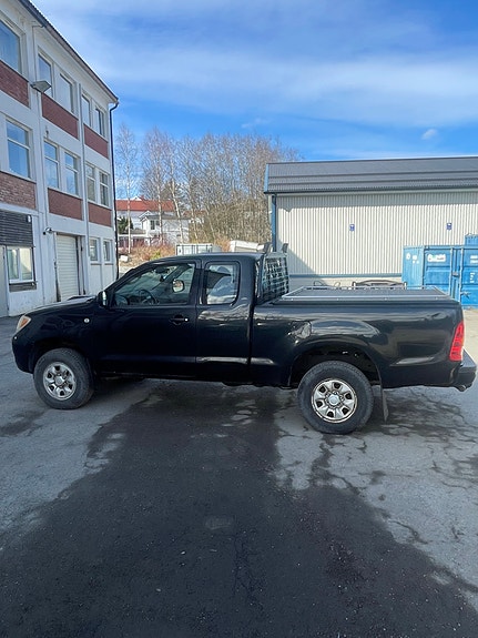 Toyota HiLux 3 of 8