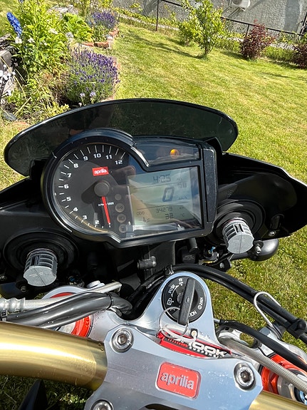 Aprilia Tuono 1000 R 7 of 12