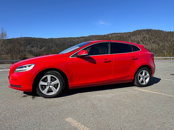 Volvo V40 4 of 5